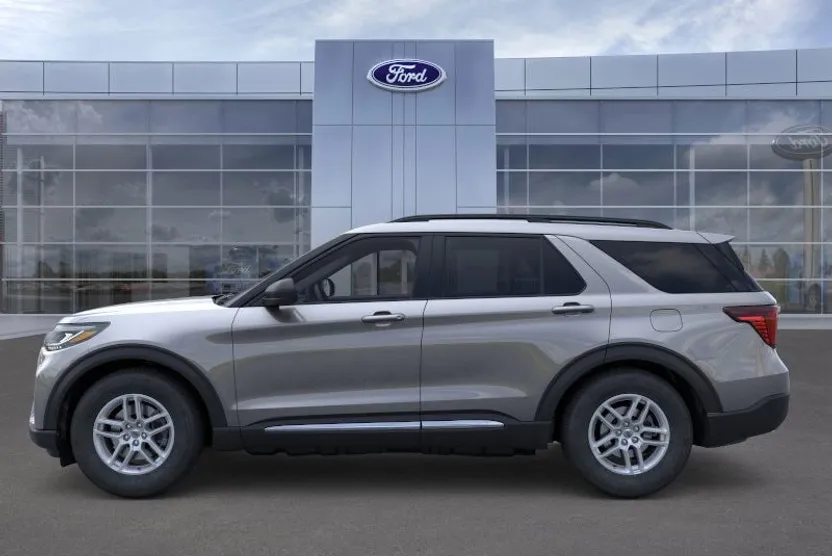 2025 Ford Explorer photo 1
