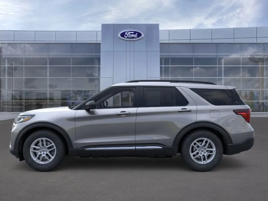 2025 Ford Explorer photo 1