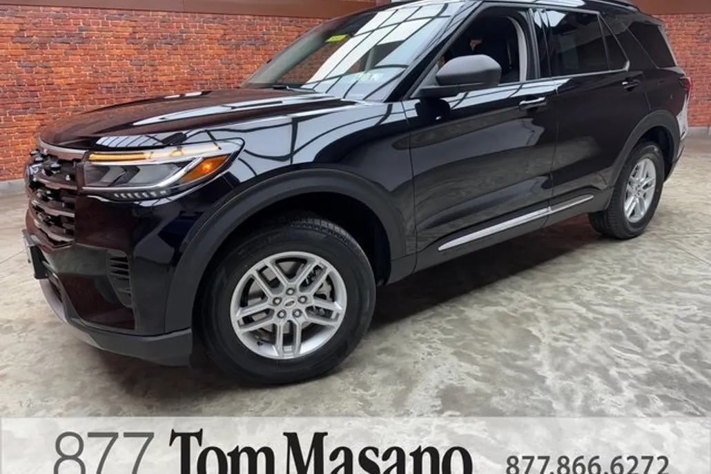 2025 Ford Explorer photo 1