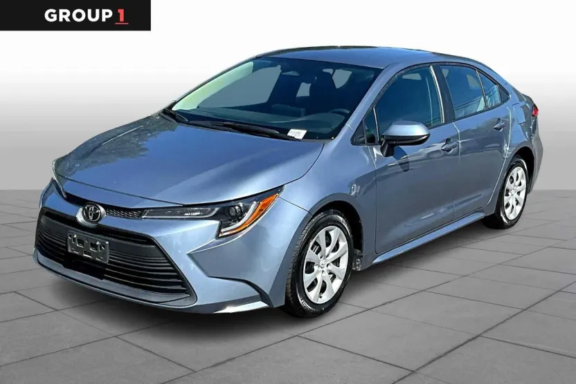 2024 Toyota Corolla LE photo 1