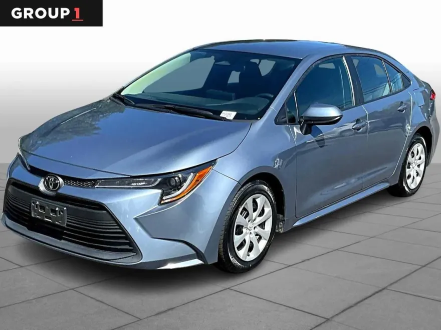 2024 Toyota Corolla LE photo 1
