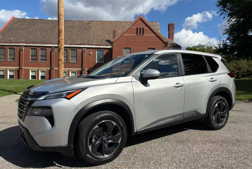 2024 Nissan Rogue SV AWD photo 1