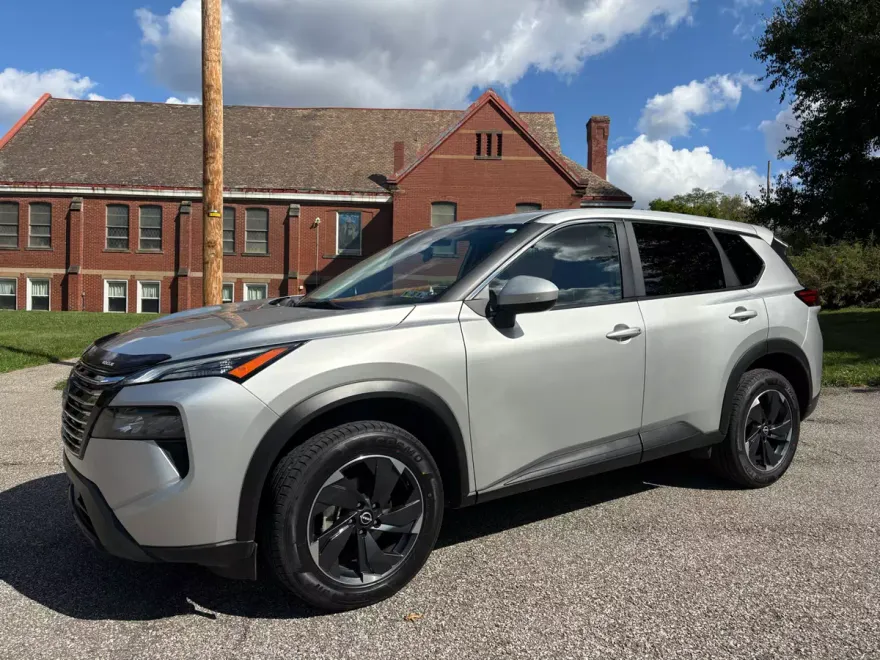2024 Nissan Rogue SV AWD photo 1