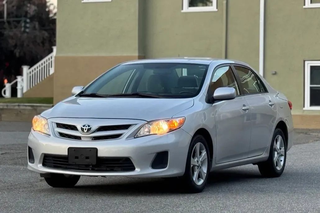 2011 Toyota Corolla photo 1