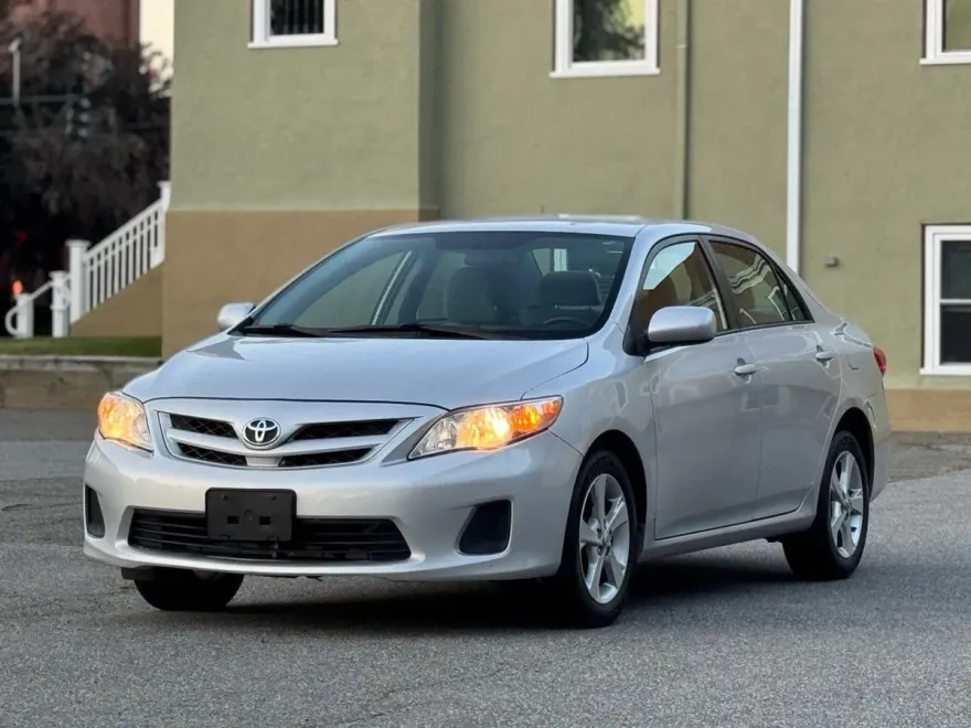 2011 Toyota Corolla photo 1