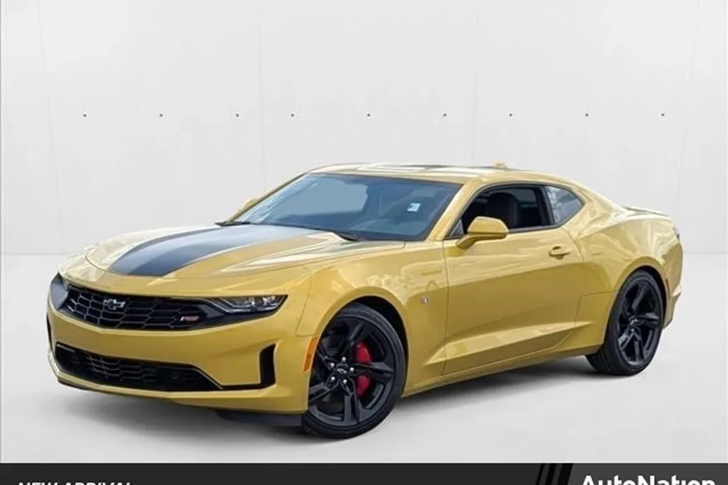 2024 Chevrolet Camaro 1LT photo 1