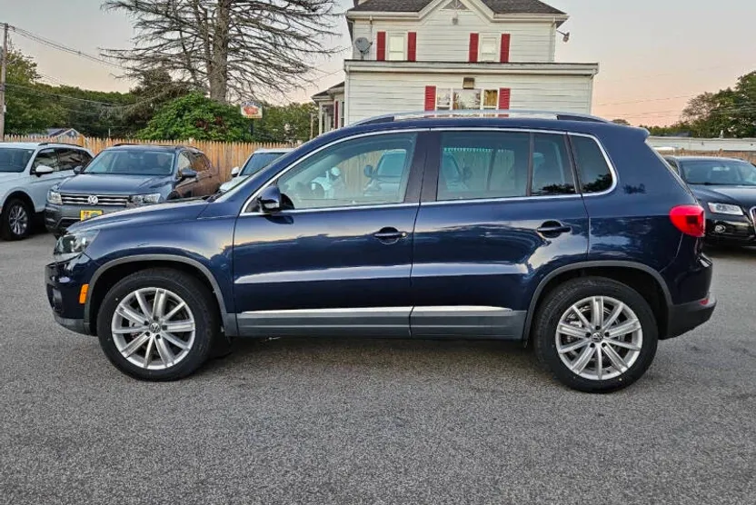 2012 Volkswagen Tiguan SE photo 1