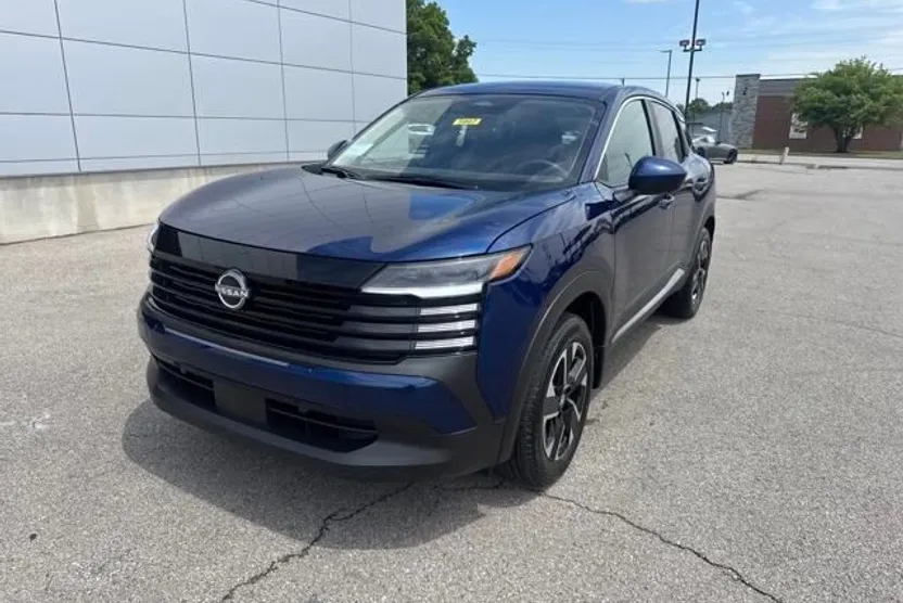 2025 Nissan Kicks SV photo 1