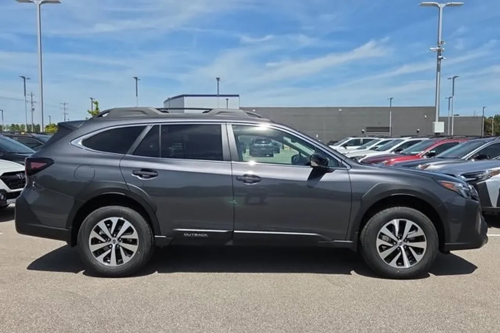 2025 Subaru Outback Premium photo 1