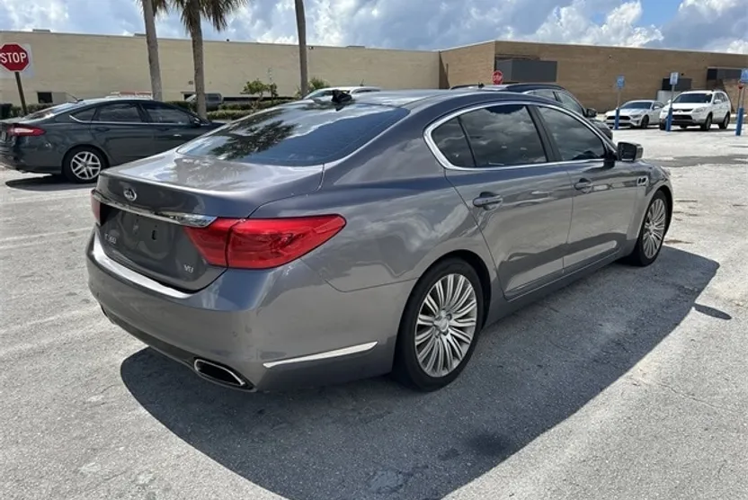 2015 Kia K900 Premium photo 1