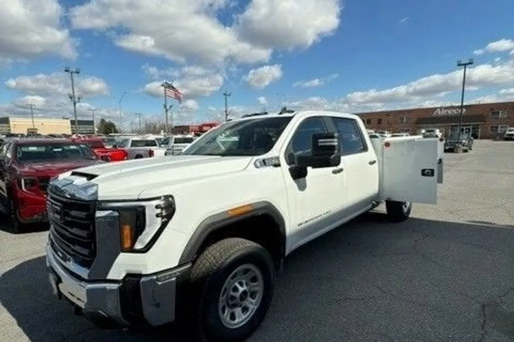 2024 Gmc Sierra 3500 HD Pro photo 1
