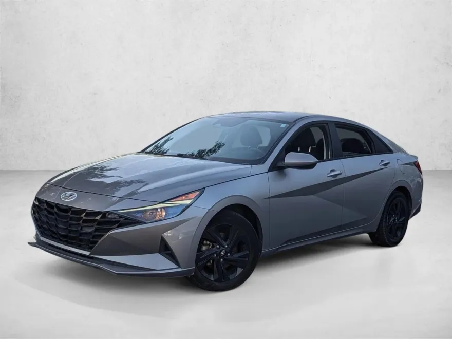 2023 Hyundai Elantra SEL photo 1