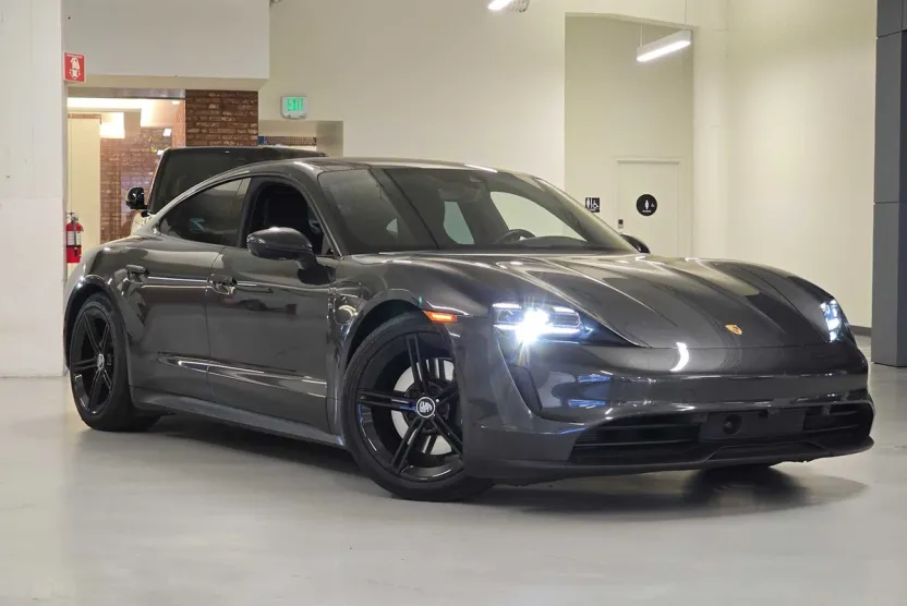 2022 Porsche Taycan Turbo photo 1