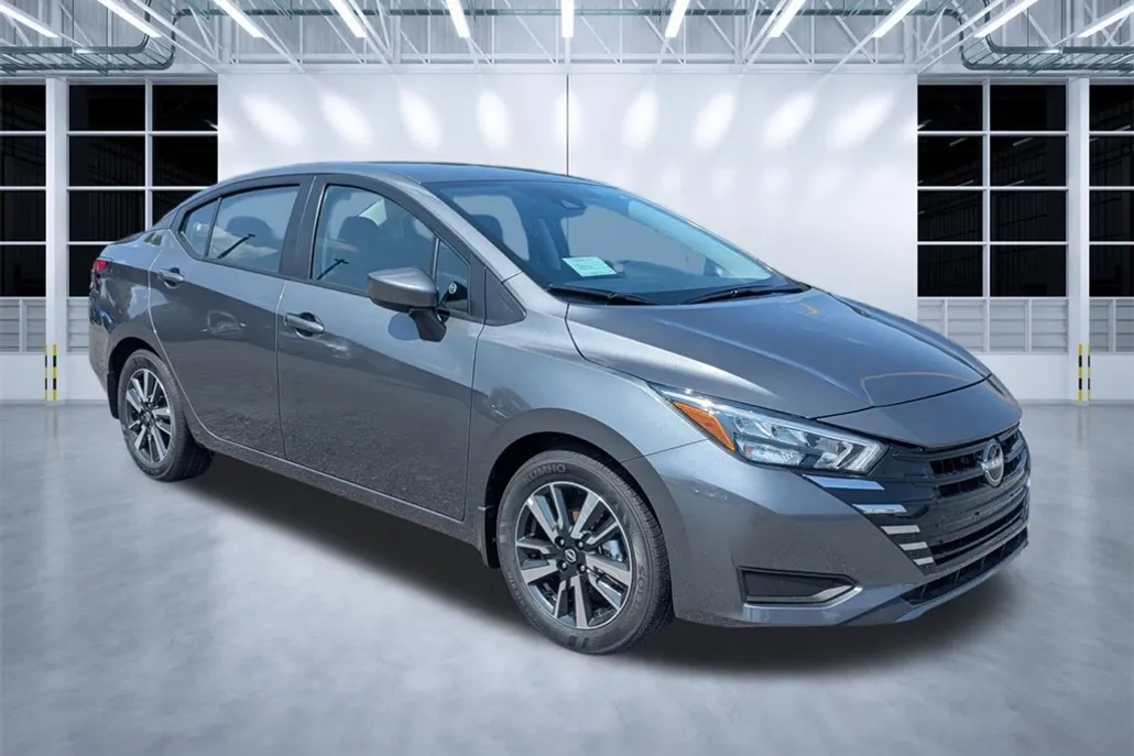 2025 Nissan Versa 1.6 SV photo 1