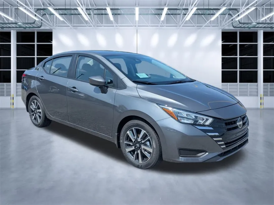 2025 Nissan Versa 1.6 SV photo 1