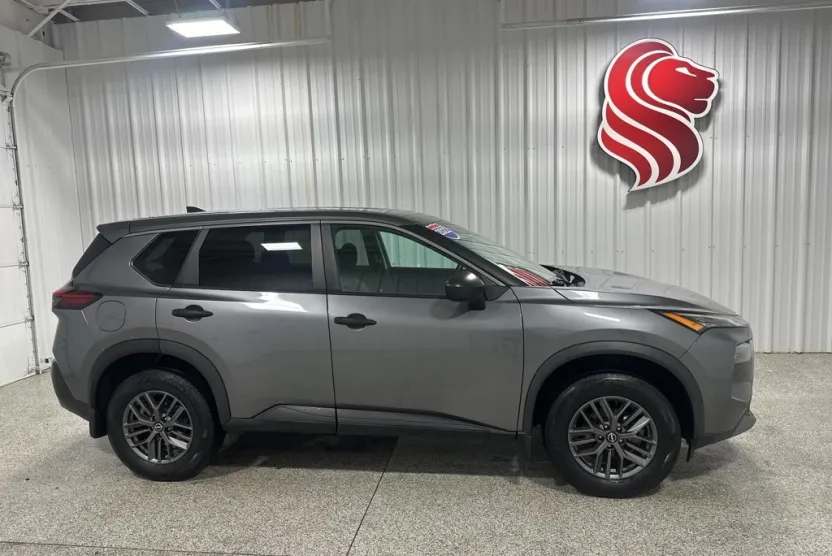 2022 Nissan Rogue S photo 1