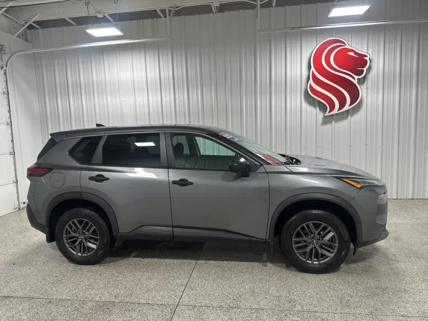 2022 Nissan Rogue S photo 1