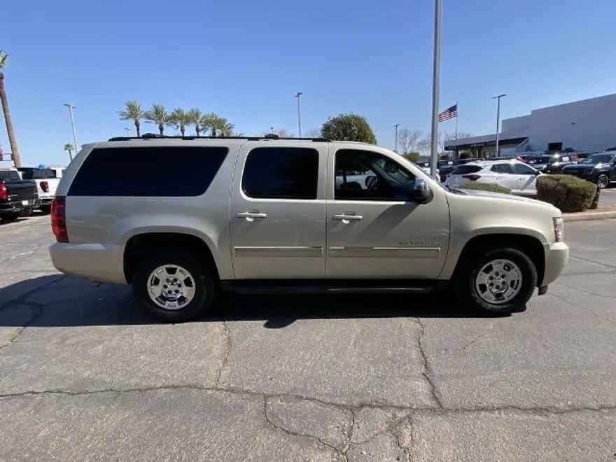 2014 Chevrolet Suburban LS photo 1