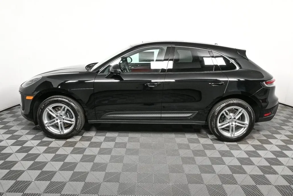 2026 Porsche Macan T photo 1