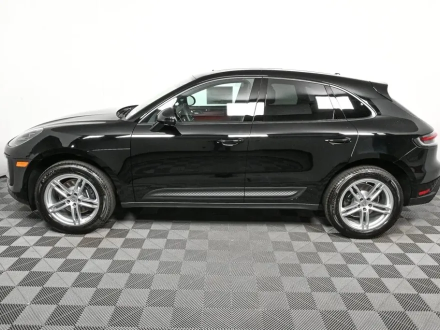 2026 Porsche Macan T photo 1