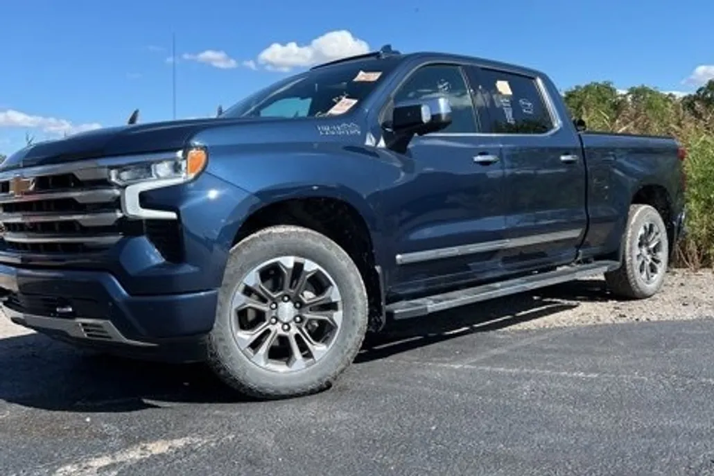 2023 Chevrolet Silverado 1500 High Country photo 1