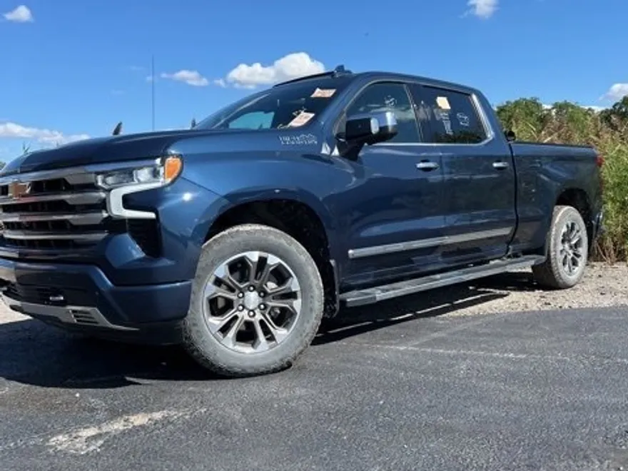 2023 Chevrolet Silverado 1500 High Country photo 1