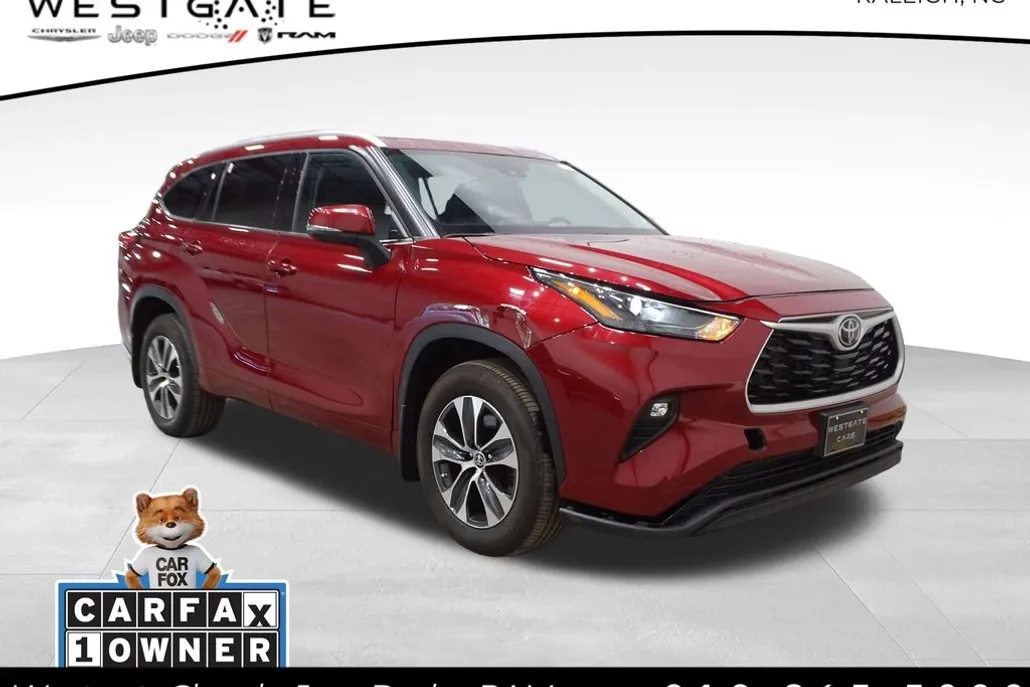 2022 Toyota Highlander XLE photo 1