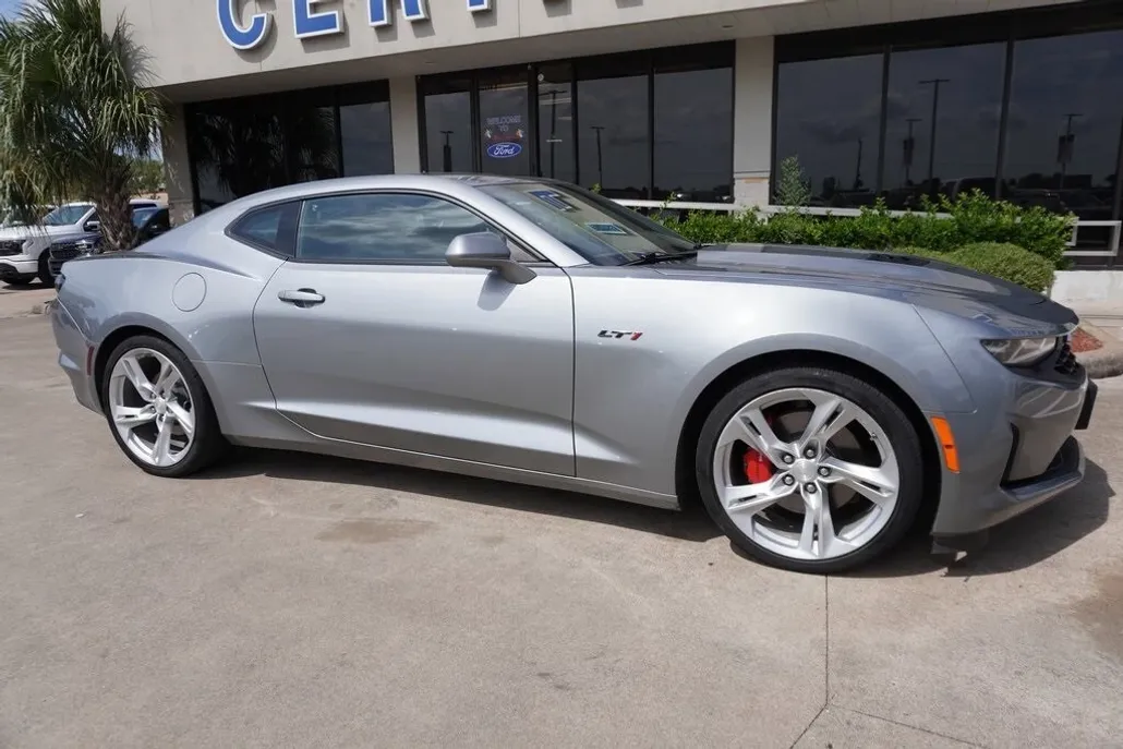 2023 Chevrolet Camaro LT1 photo 1