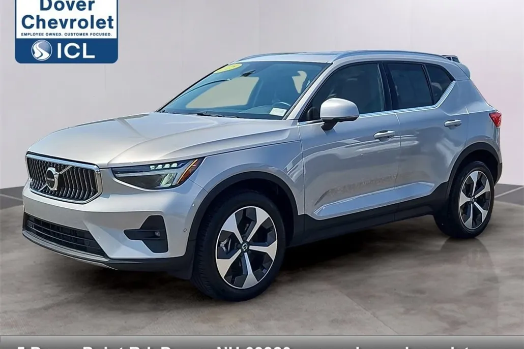 2025 Volvo XC40 Plus photo 1