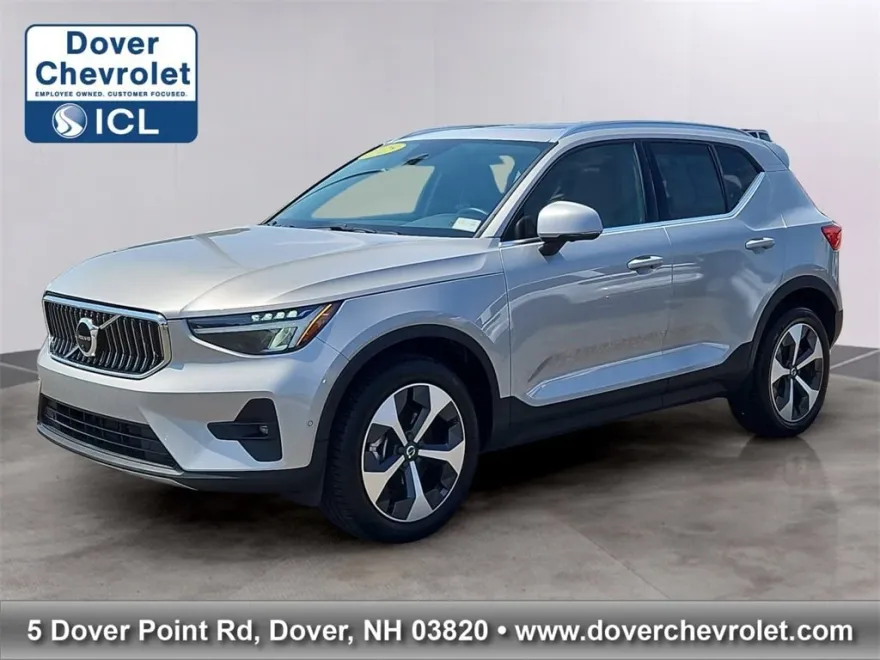 2025 Volvo XC40 Plus photo 1