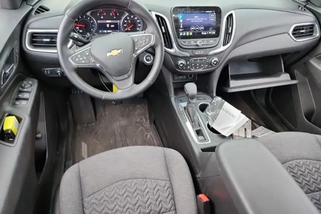 2024 Chevrolet Equinox LT photo 1
