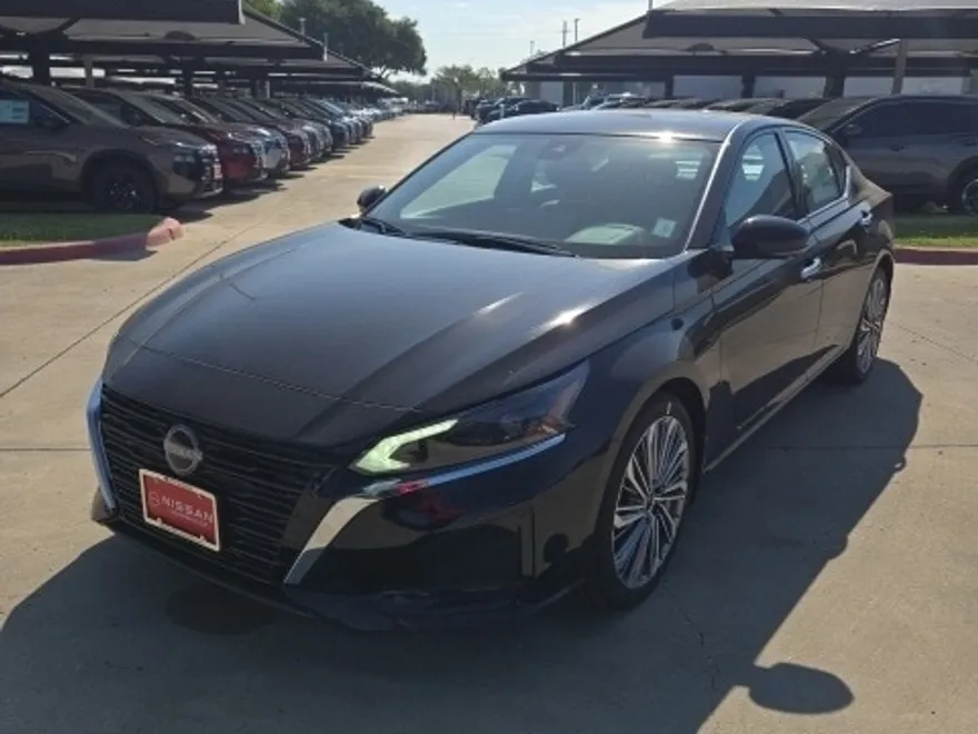 2025 Nissan Altima SL photo 1