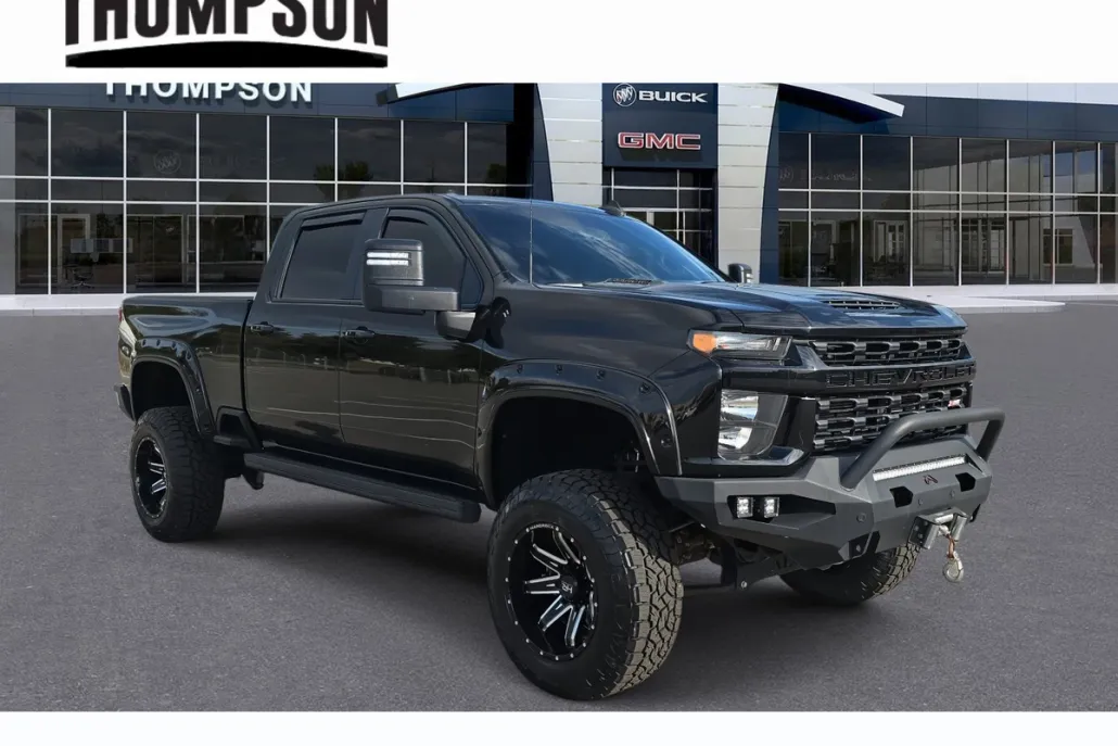 2020 Chevrolet Silverado LT photo 1