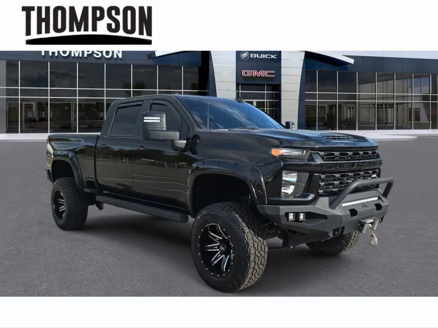 2020 Chevrolet Silverado LT photo 1