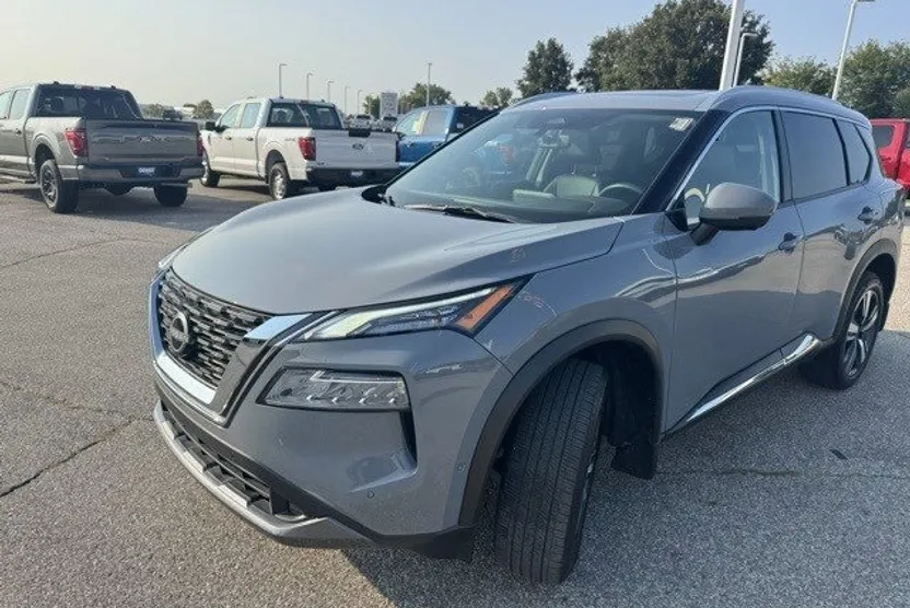 2022 Nissan Rogue SL photo 1