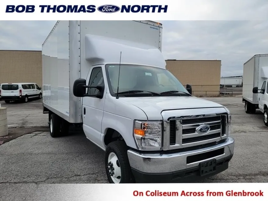 2024 Ford E-450 Cutaway Chassis Cab photo 1