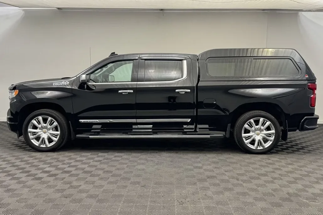 2023 Chevrolet Silverado 1500 High Country photo 1