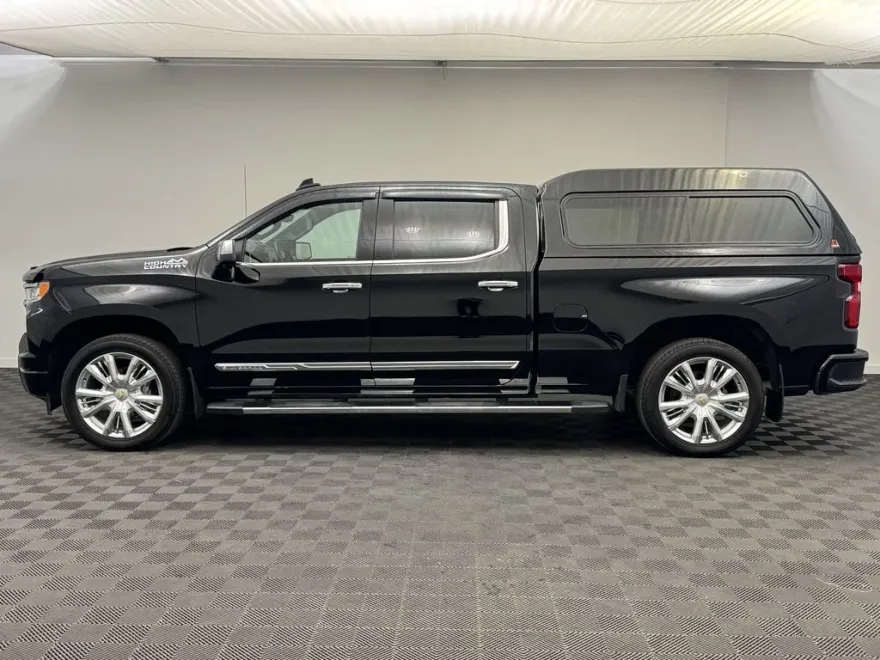 2023 Chevrolet Silverado 1500 High Country photo 1
