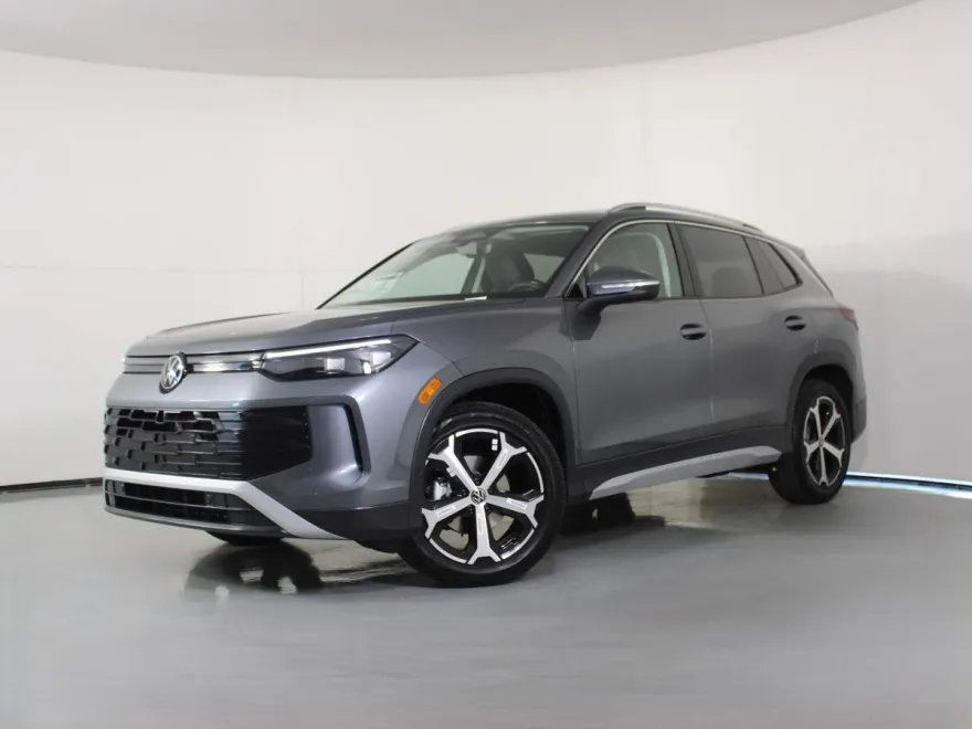 2025 Volkswagen Tiguan SE photo 1