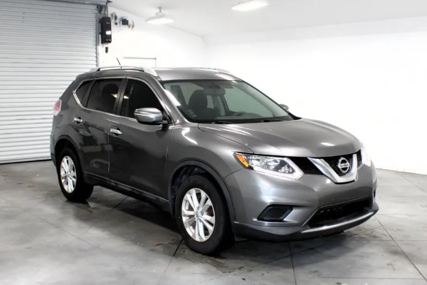 2014 Nissan Rogue SV photo 1