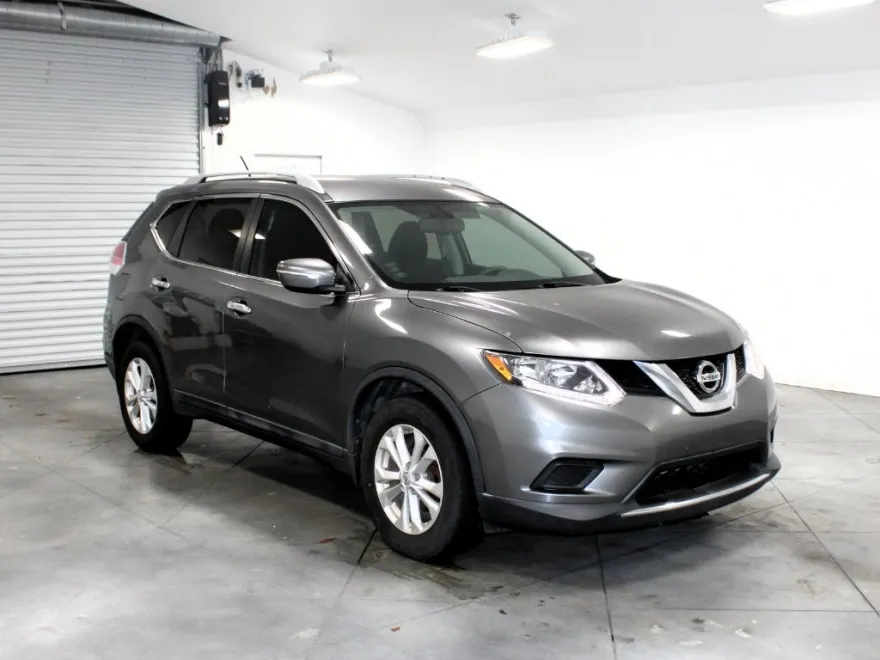 2014 Nissan Rogue SV photo 1