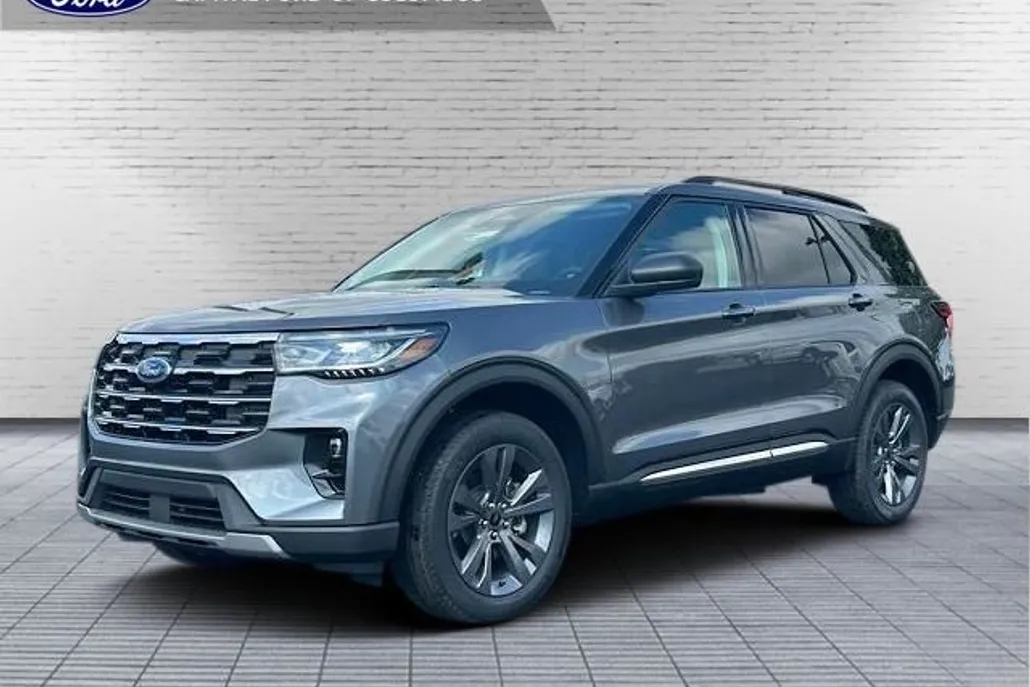 2025 Ford Explorer photo 1
