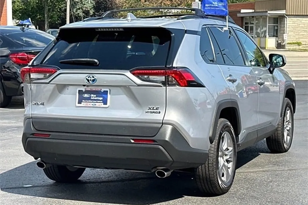 2022 Toyota RAV4 Hybrid XLE photo 1