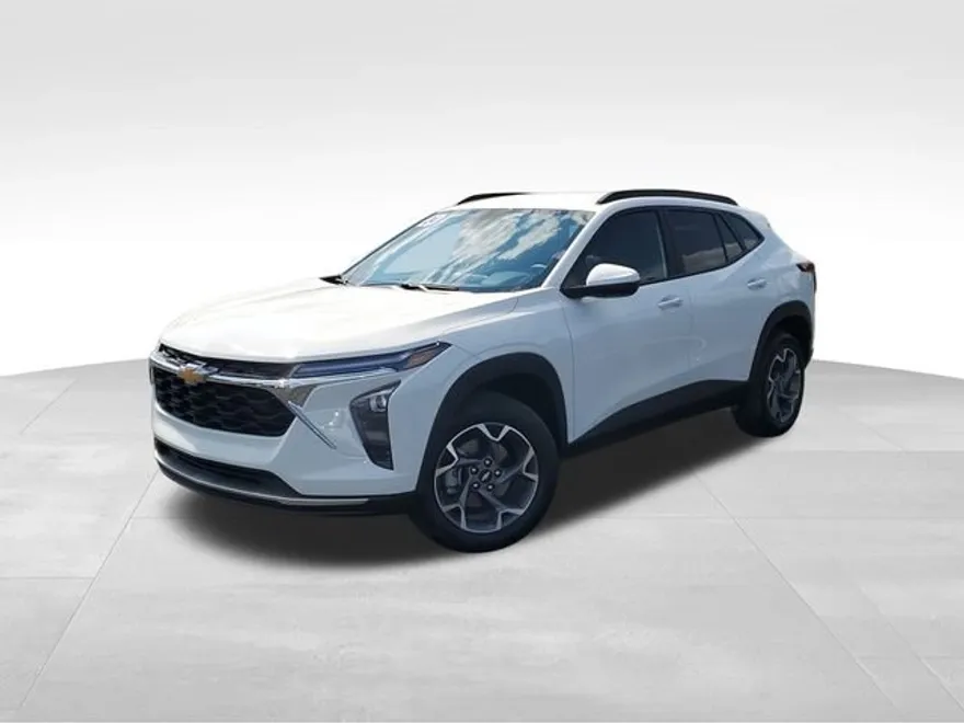 2024 Chevrolet Trax LT photo 1