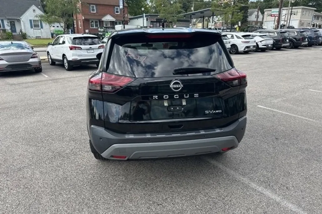 2022 Nissan Rogue SV photo 1