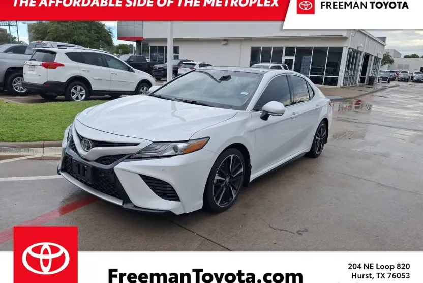 2019 Toyota Camry XSE photo 1