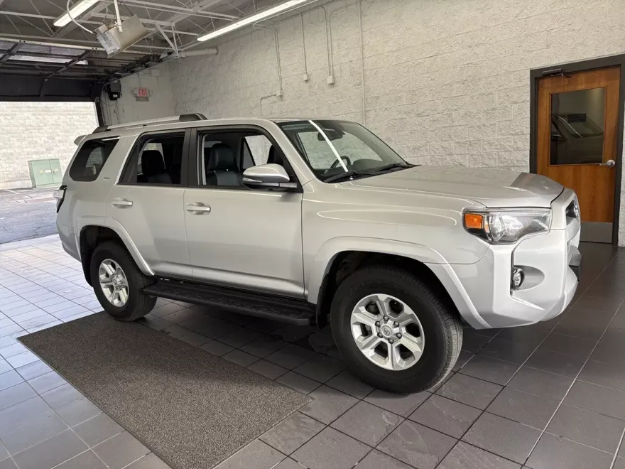 2024 Toyota 4Runner SR5 Premium photo 1