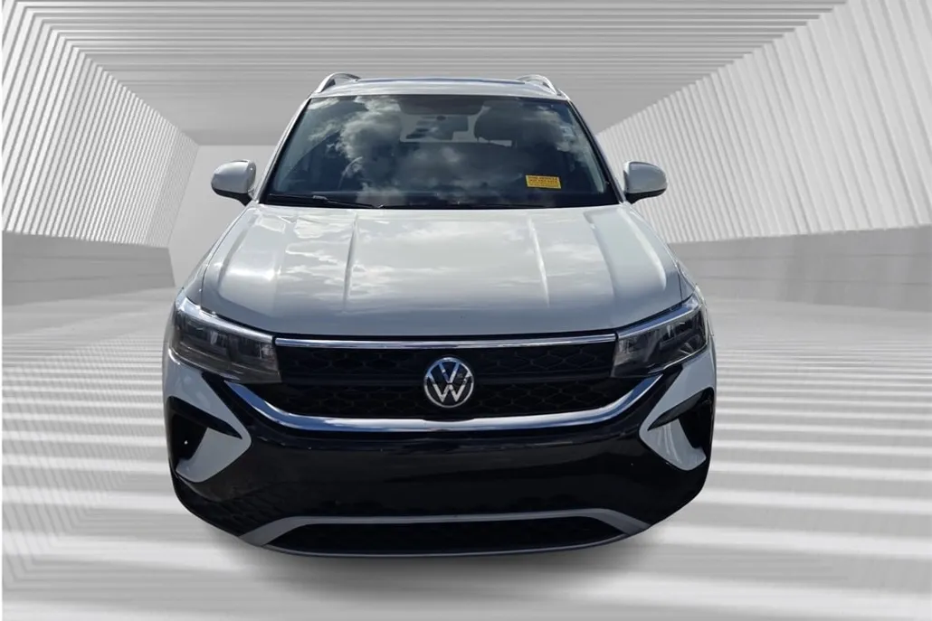 2022 Volkswagen Taos SE photo 1