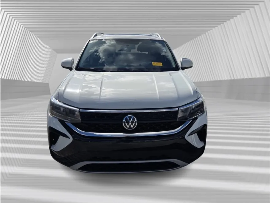 2022 Volkswagen Taos SE photo 1