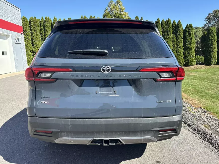 2024 Toyota Grand Highlander Limited AWD photo 1